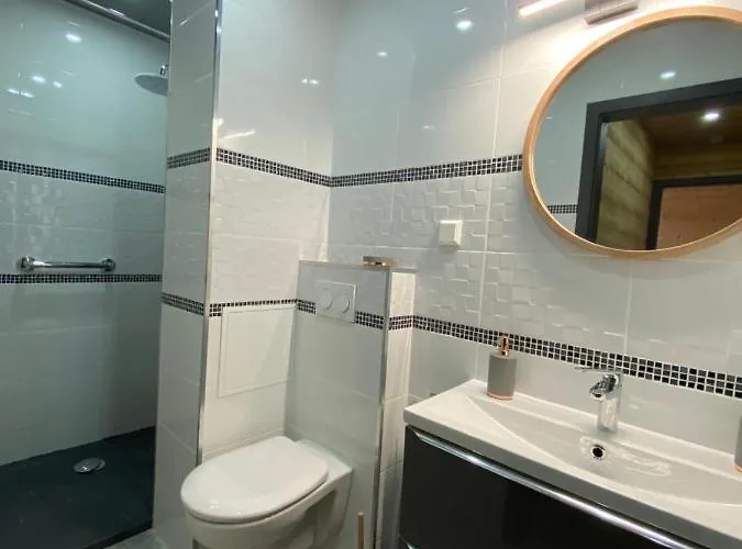 アパート Les Bambi & Jacuzzi Privatif