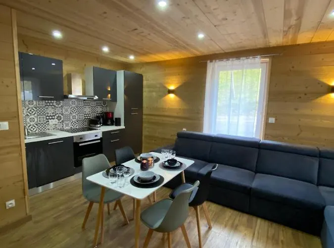 アパート Les Bambi & Jacuzzi Privatif