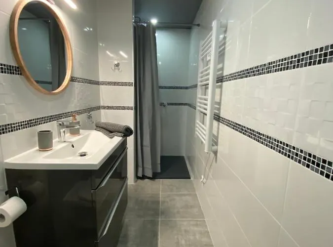 Les Bambi & Jacuzzi Privatif ラ・ブレス