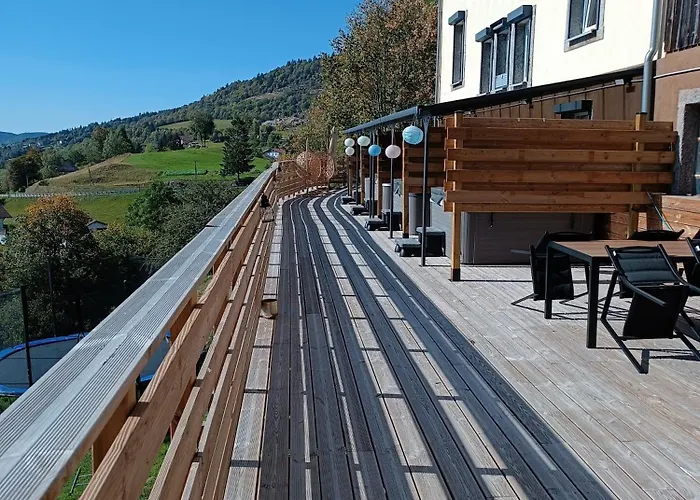 アパート Les Bambi & Jacuzzi Privatif