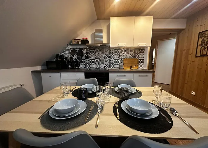 アパート Les Bambi & Jacuzzi Privatif ラ・ブレス